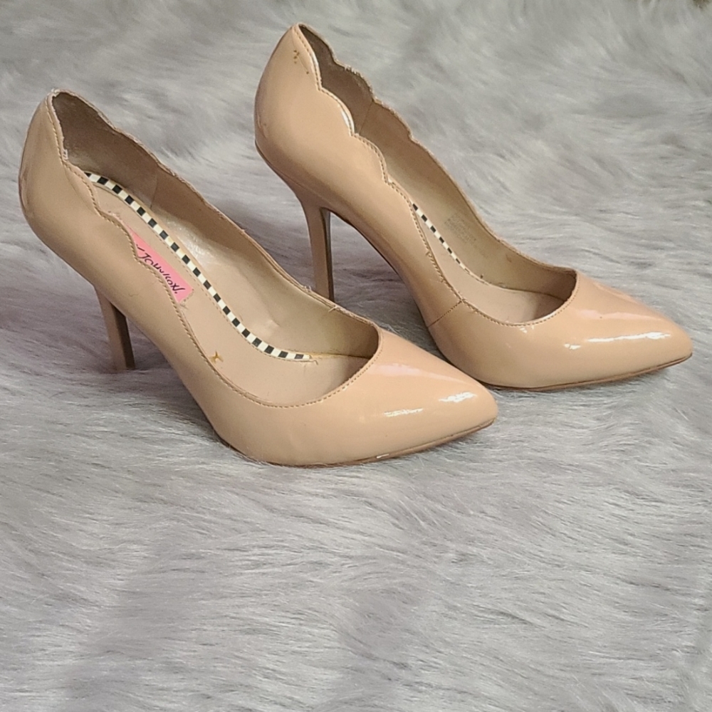 Betsy Johnson Tan Heels